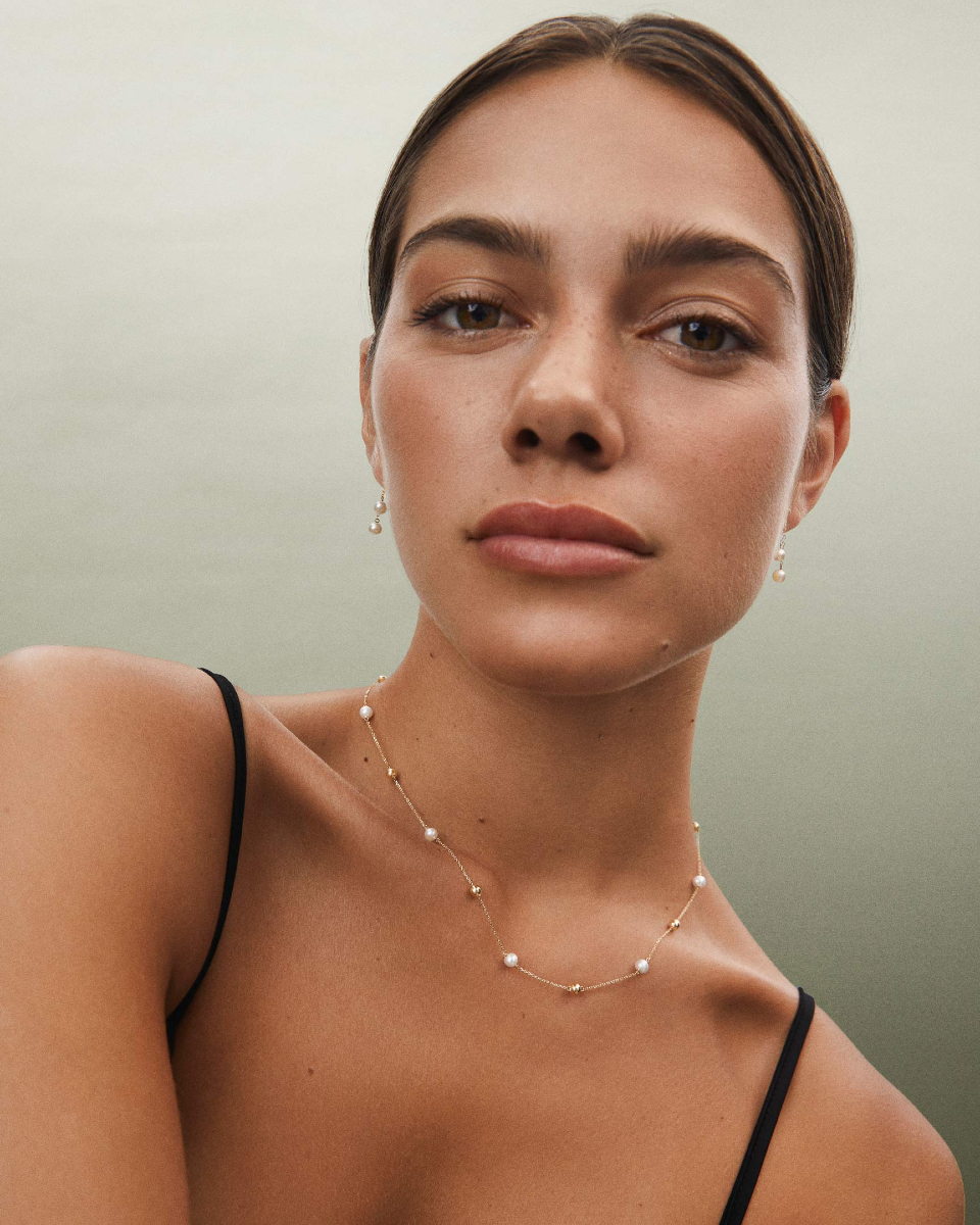 Elegance starts here. Lustrous natural pearls meet 18k yellow gold for a timeless style statement. Explore the collection at mumit.com and in our boutiques.

La elegancia empieza aquí. La belleza radiante de las perlas naturales se une al oro amarillo de 18 kt en una declaración de estilo atemporal. Descubre la colección en mumit.com y en nuestras boutiques.

#MumitInfiniteEssence #Mumitpearls