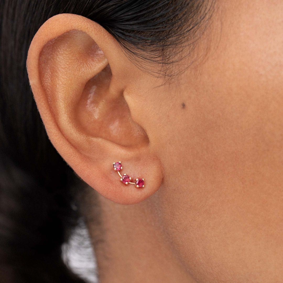 Pendientes Ear Cuff Essentials in Colors Rubí en Oro Rosa de 18 Kt